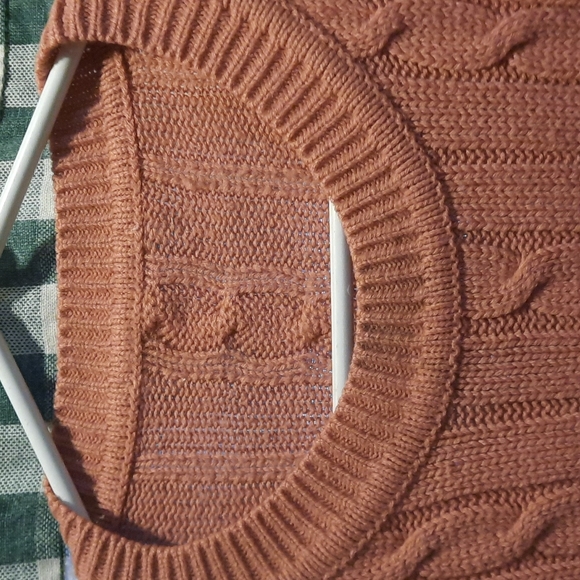 WOMEN'S KNITTED SWEATER ( MEDIUM ) - Picture 2 of 3